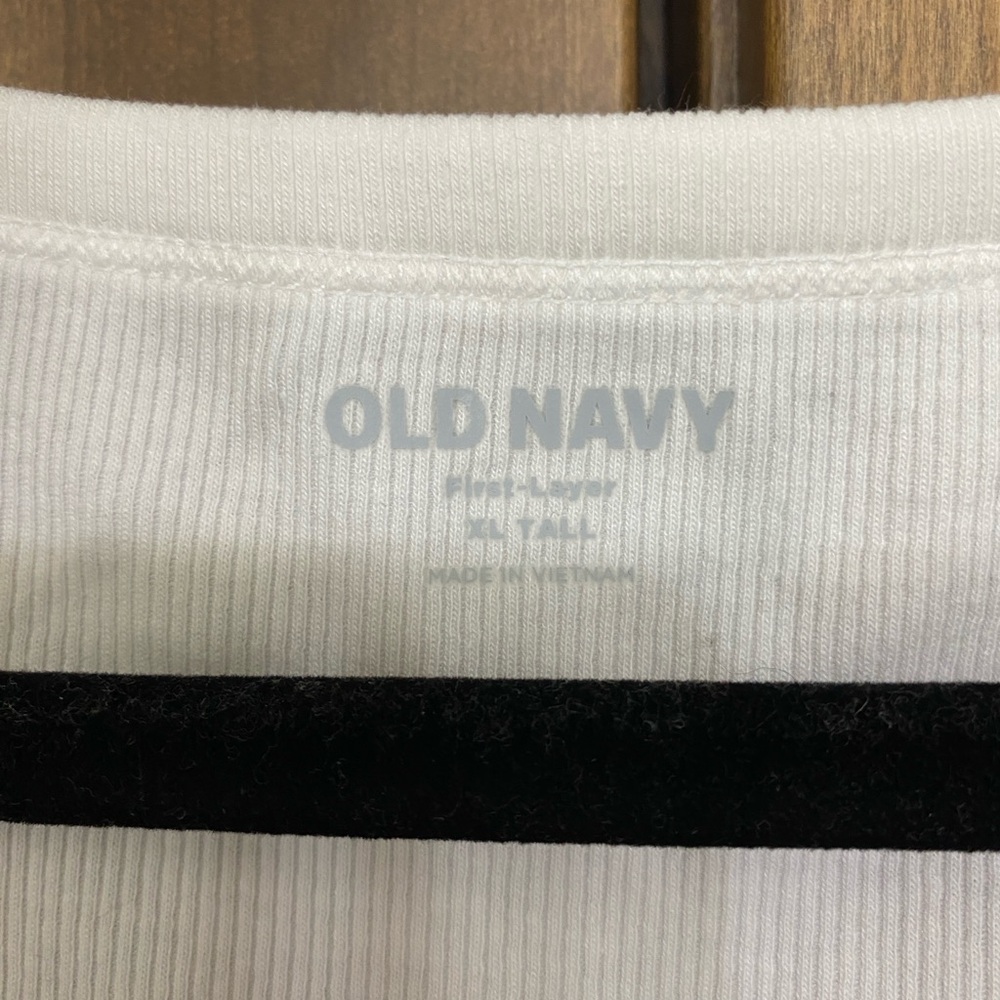 Old Navy White V-Neck Tank Top - Sleeveless Classic - Picture 3 of 4